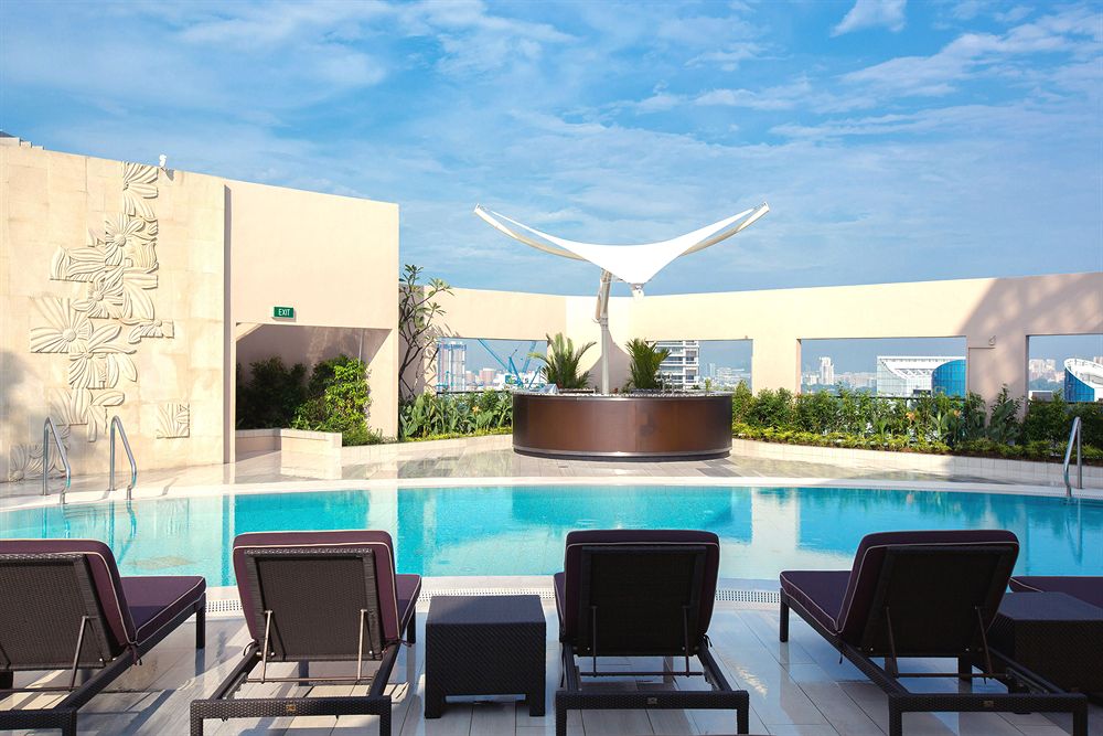 フォーシーズンズ・ホテル・シンガポール Four Seasons Hotel Singaporeのスイミングプール