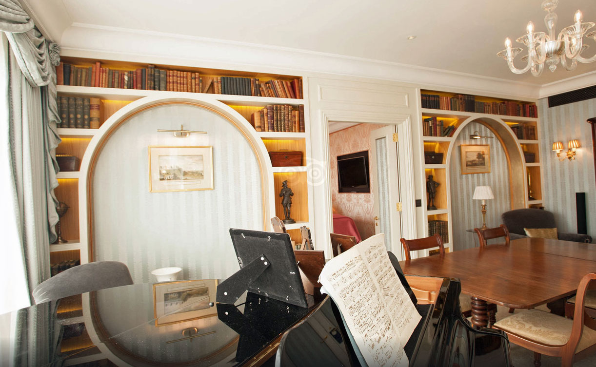 ザ・ゴーリングのロイヤルスイートのダイニングルーム