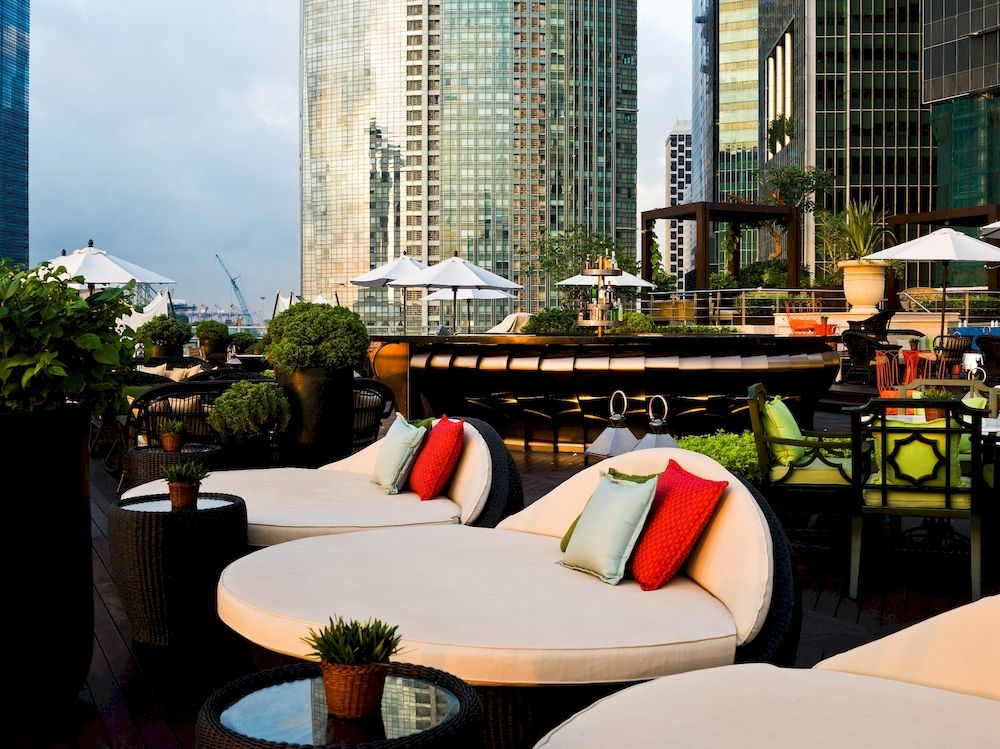 ザ・フラートン・ベイ・シンガポール The Fullerton Bay Hotel Singaporeのプールバー:ランタン