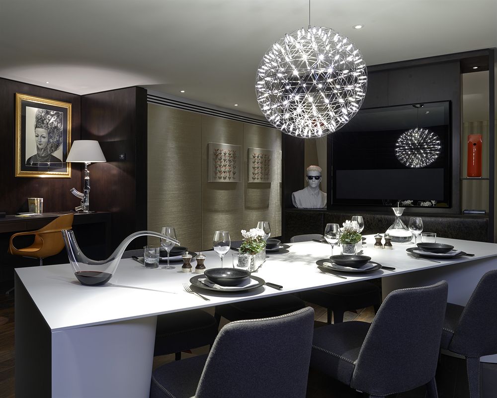 サウス・プレイス・ホテルのSuite-610のダイニングルーム