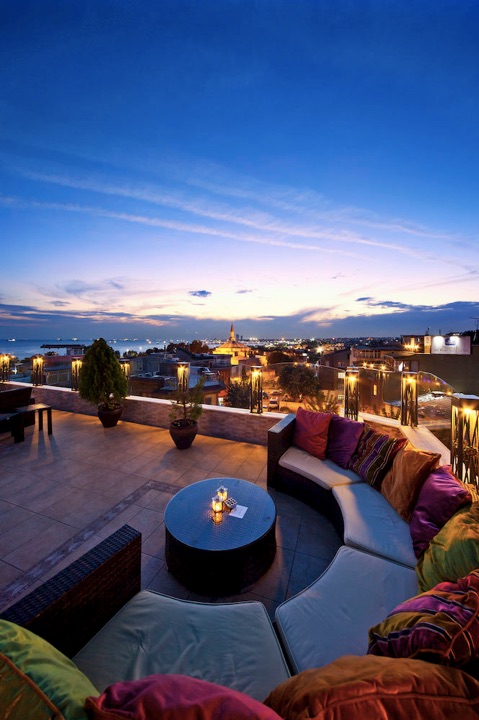 ホテル・アミラのテラス席