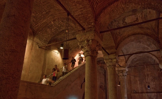 地下宮殿の階段