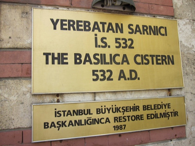 地下宮殿の看板