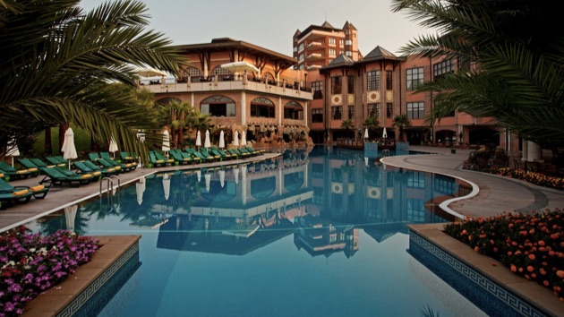 パピリオン・ゼウグマ・リラグジュアリーの全景２