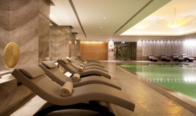 ザ・グランド・タラビヤ・ホテルの室内プール