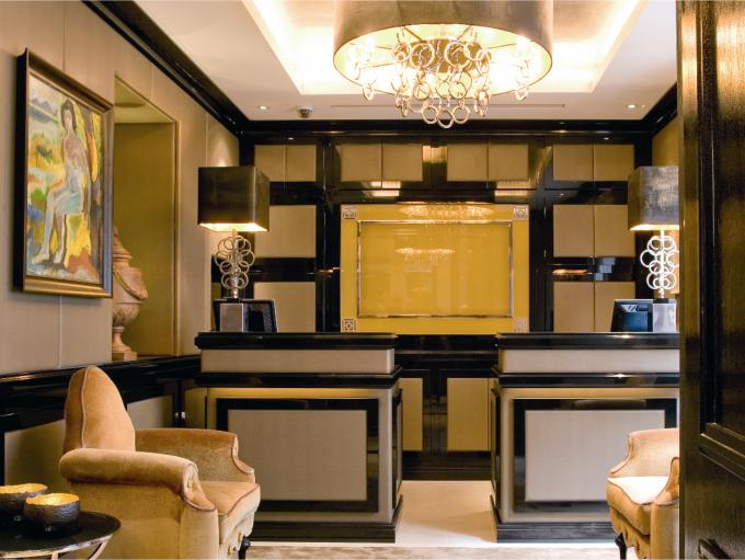 セント・ジェームズ・ホテル&クラブのフロント