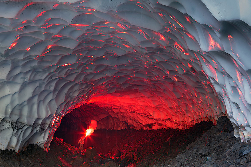 ロシア:ムトノフスキー火山の洞窟