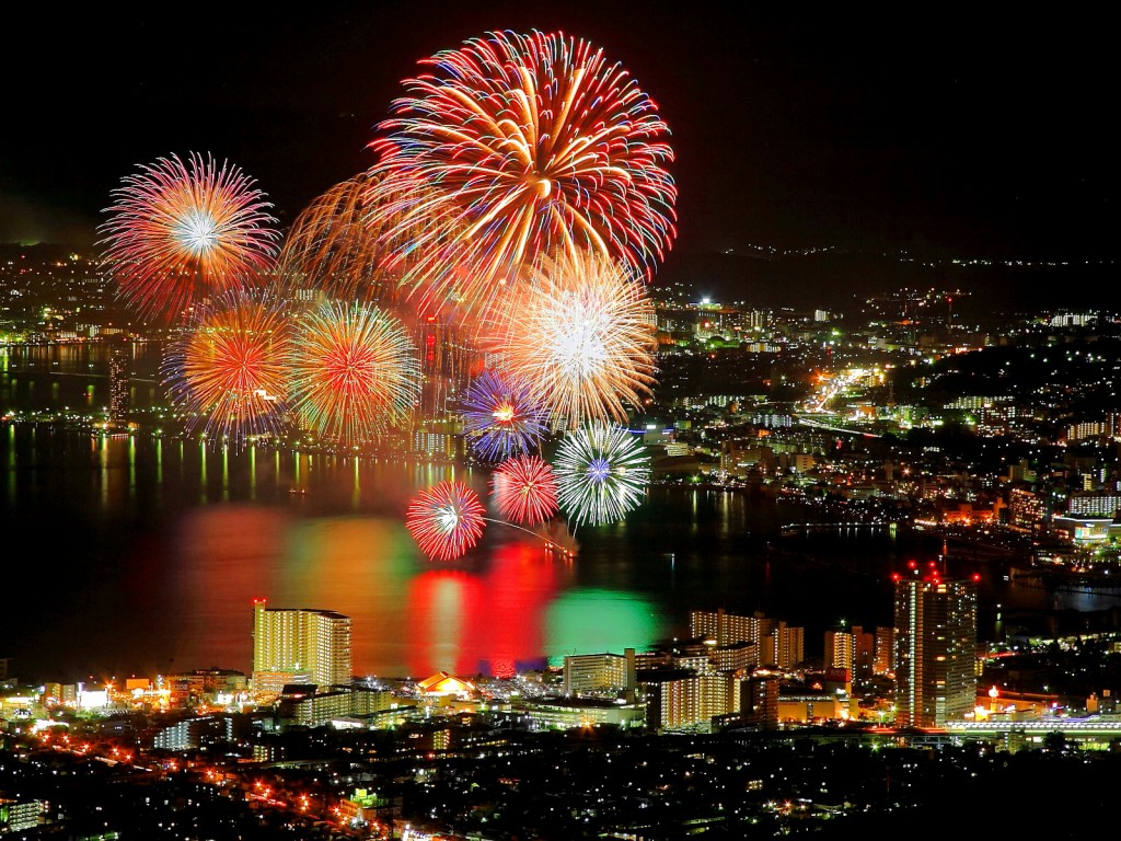 夏の風物詩 今年の花火はどこで見る 国内の絶景花火おすすめ６選