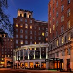 歴史ある外観とクラシックな客室を併設している1929年創業の老舗ホテル「グロブナーハウス・A・JW・マリオット」