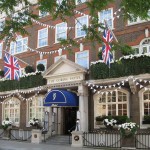 英国の誇り高きバッキンガム宮殿の側に佇む「ザ・ゴーリング」