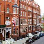 アンティーク家具が装飾された豪華な客室が魅力的な「ナンバー11・カドガン・ガーデンズ」