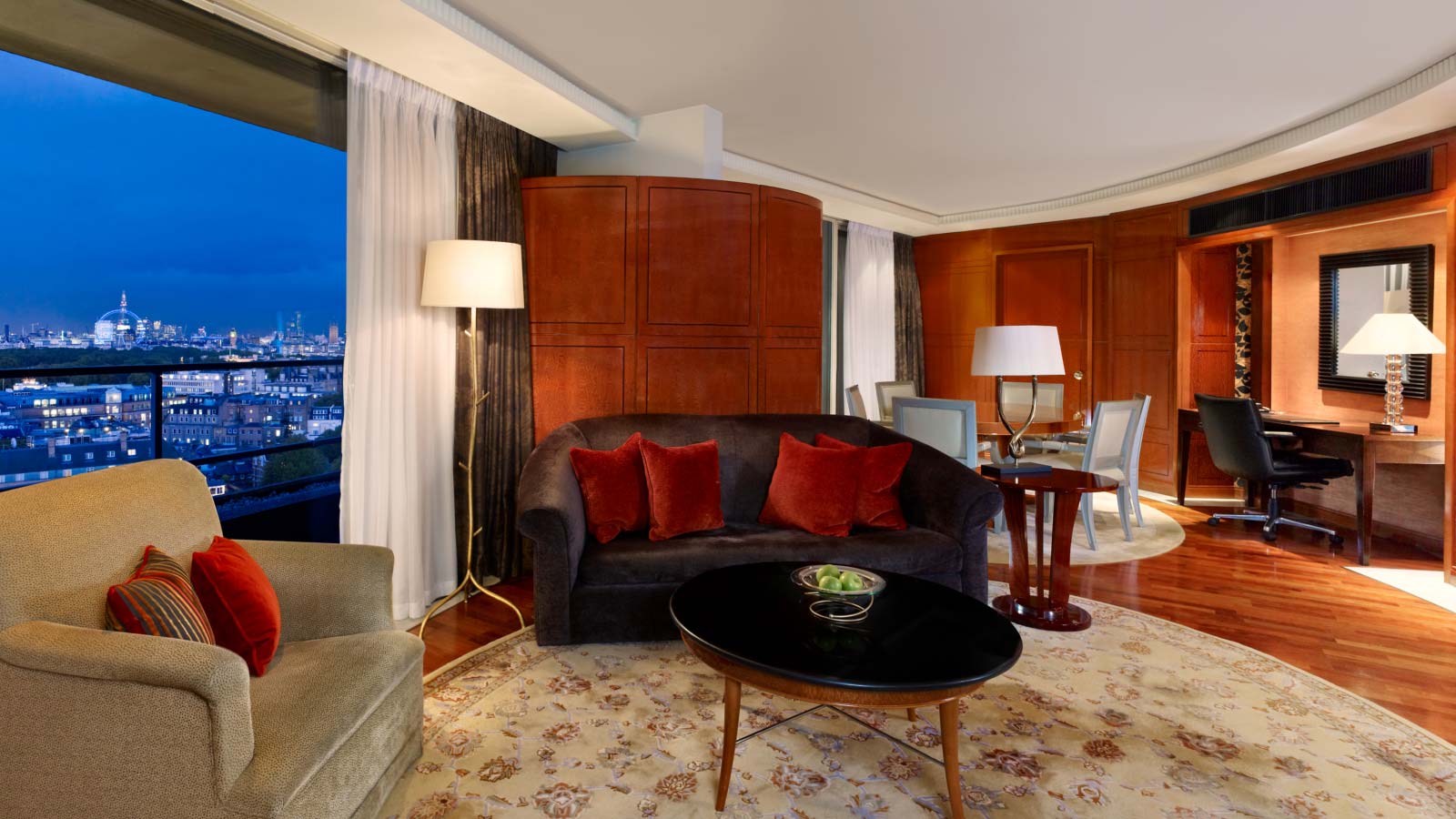 ザ・パークタワー・ナイツブリッジ・ラグジュアリー・コレクション・ホテルのウェストミンスターペントハウススイート
