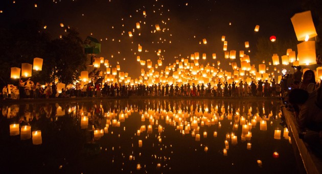 ラプンツェルの絶景のような幻想的すぎる仏教祭り タイのコムローイ祭り Tabit Life