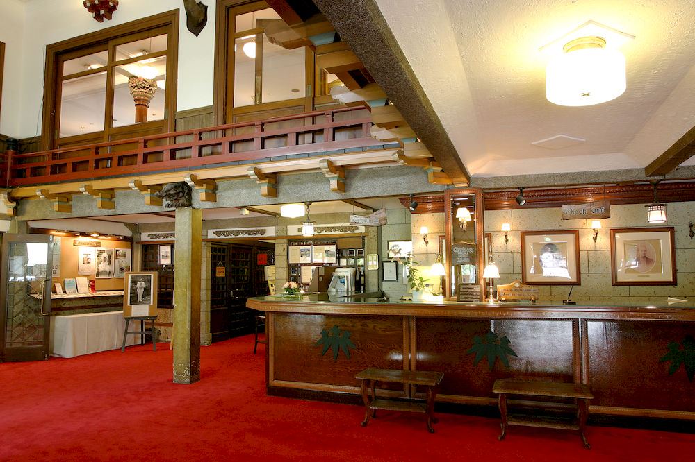 日光金谷ホテルのフロント・カウンター