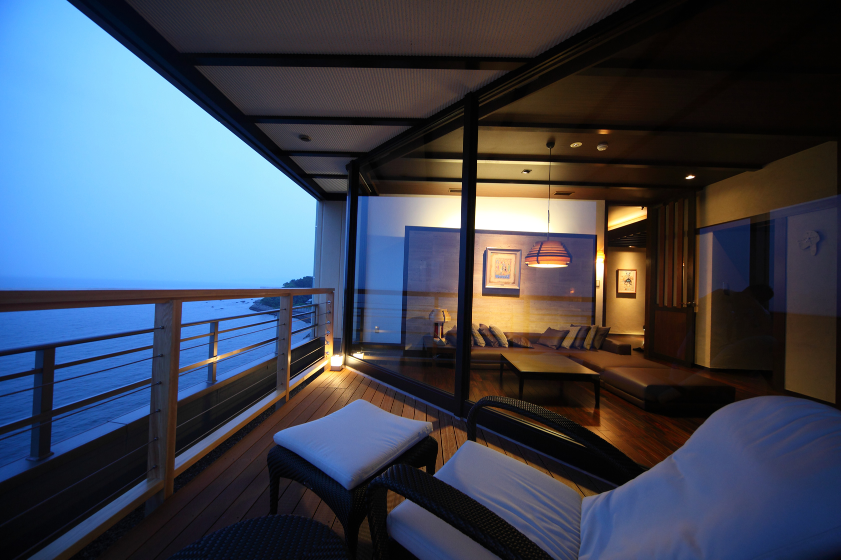 潮騒の宿晴海、晴の棟離れ「宵風」のテラス