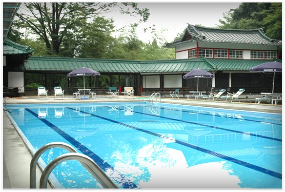 屋外にあるプール