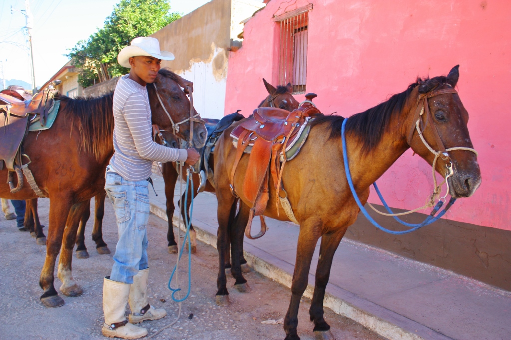 キューバ　トリニダーでの乗馬体験