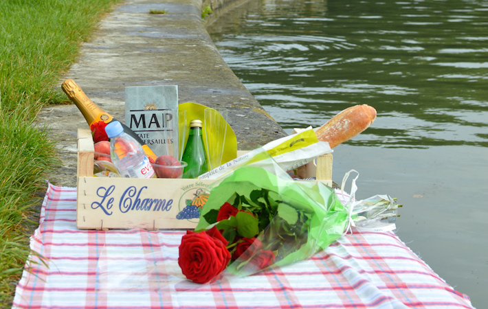 パリのピクニックデリバリー