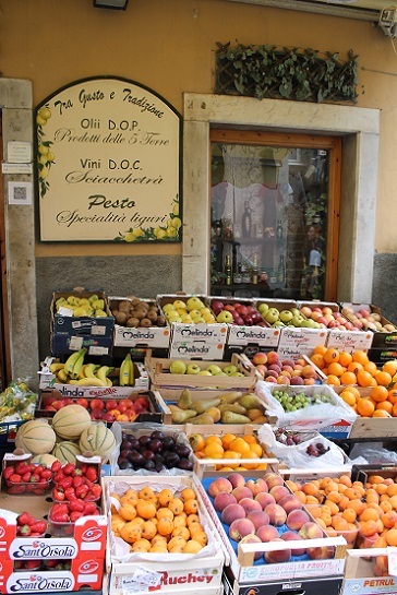 リオマッジョーレの果物屋