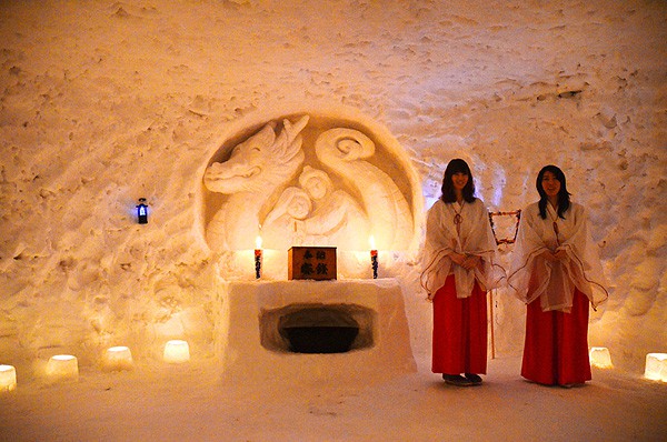 津南雪まつりのかまくら神社