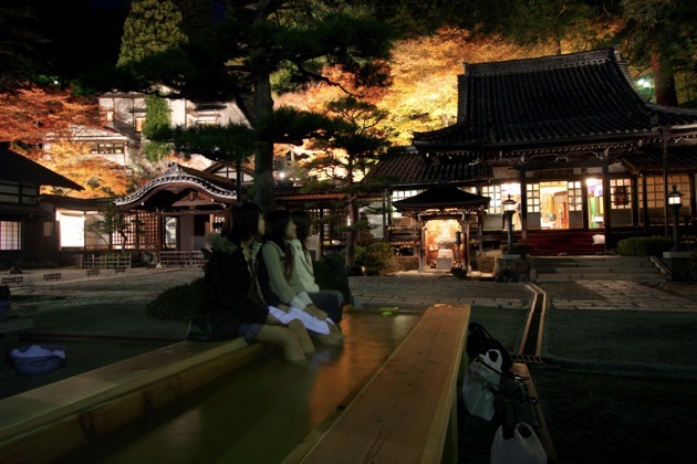 温泉寺のライトアップ