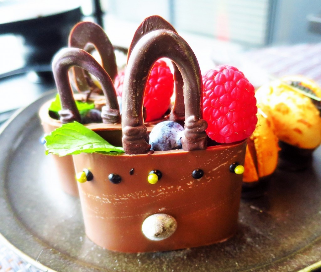 ザ・ラウンジ by アマンのアフタヌーンティーのチョコレートバッグ