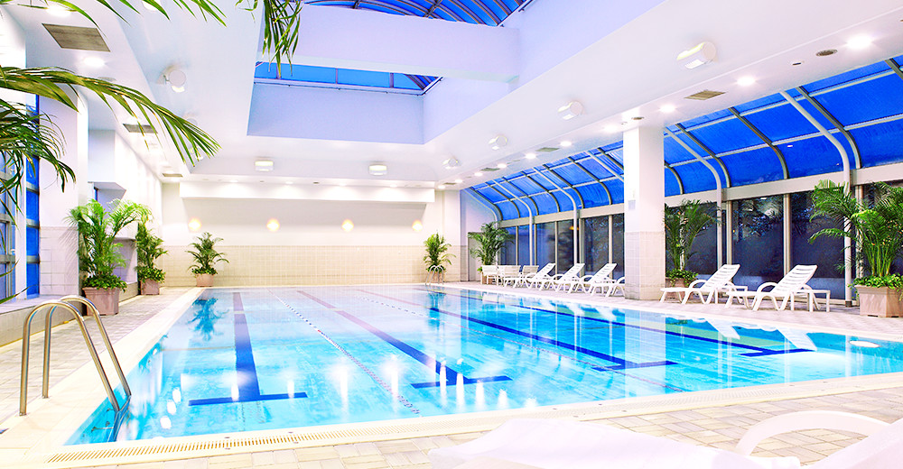 ロイヤルパークホテルのプール