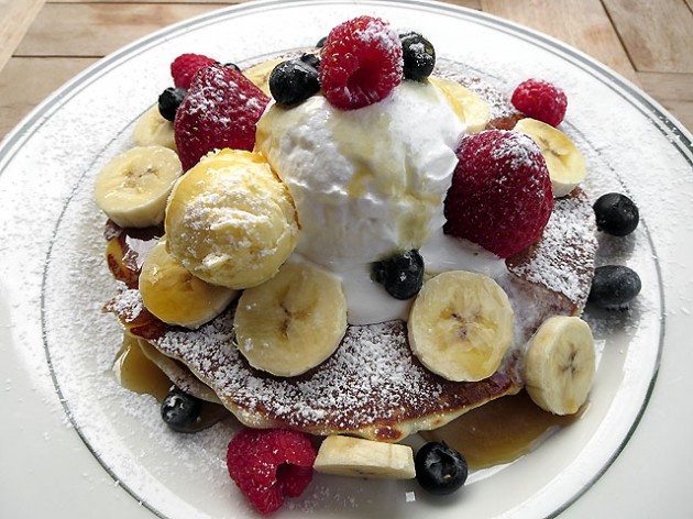 ブルックリンパンケーキハウスのミックスフルーツ＆ホイップクリーム