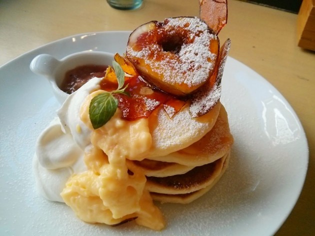 いちじくのキャラメリゼ乗せパンケーキ