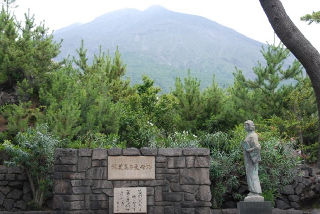 林芙美子文学碑