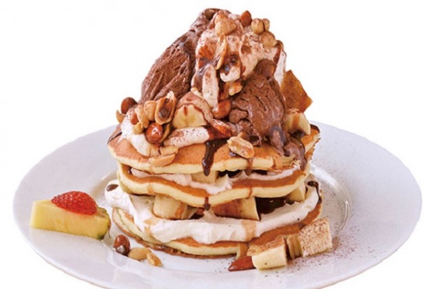 モエナカフェのバナナ＆ナッツ・チョコレートパンケーキ