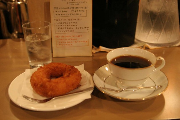 六曜社地下店のドーナツ