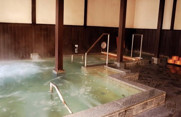 八ツ三館温泉