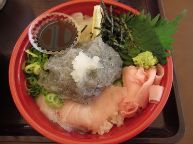 生しらす丼