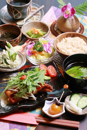 2カフェ七色の風