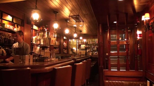 六曜社地下店の内装