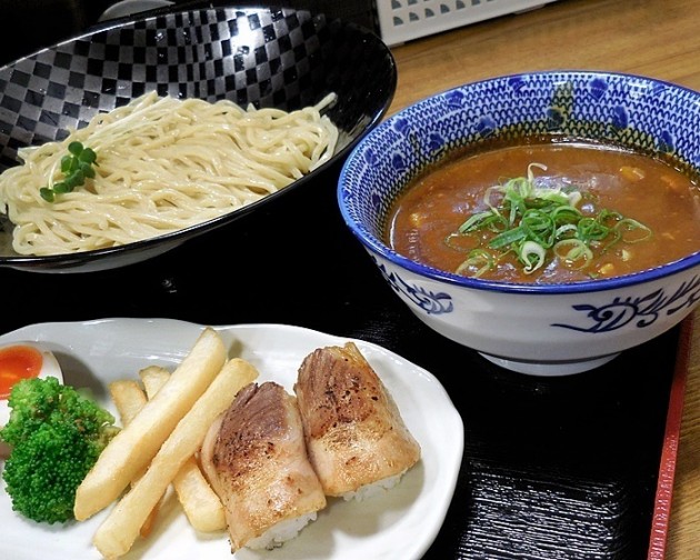 大津市　ラーメン与七 膳所店 つけめん