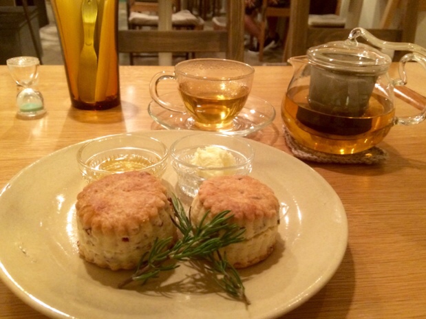 ハーブカフェSORAのスコーンとハーブティー