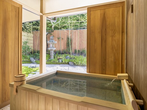 翠嵐 ラグジュアリーコレクションホテル 京都の客室露天風呂