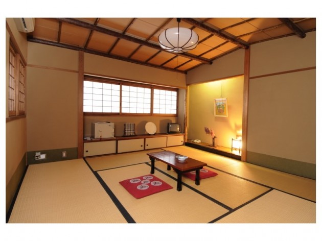 割烹旅館亀屋の客室一例