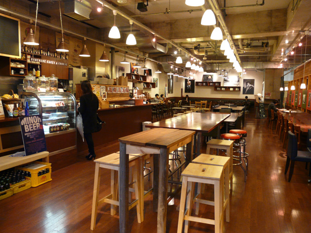 スタンダードブックストア心斎橋カフェ内