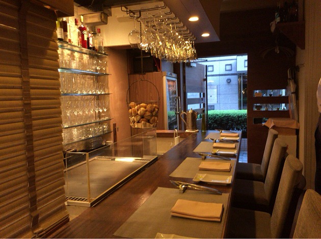 温もりのあるカウンター席