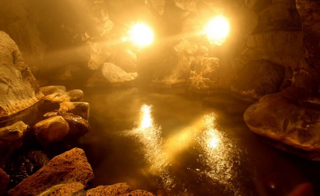 志美津旅館洞窟風呂