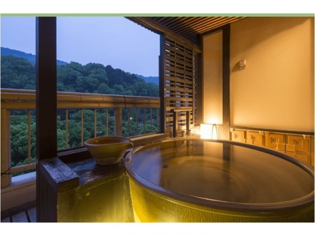 伏尾温泉 不死王閣の客室露天風呂