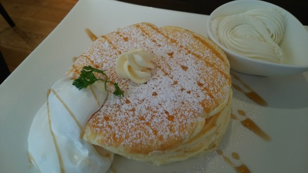 カフェ　ド　ヴォアラ_パンケーキ