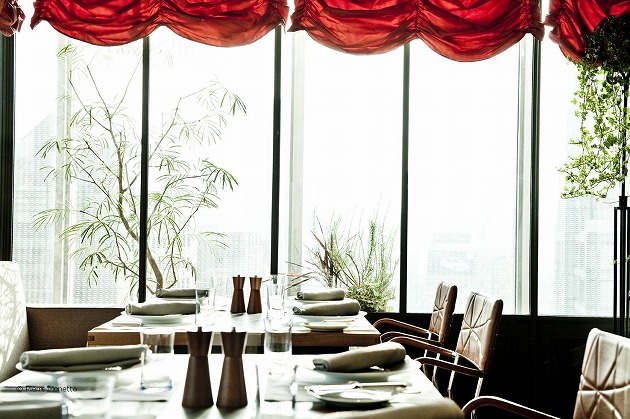 フランス装飾の店内