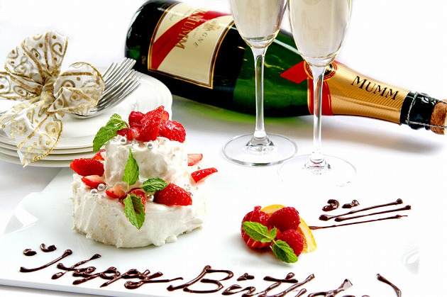 記念日にはシャンパーニュとケーキを