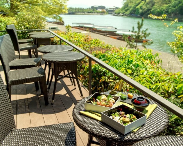 茶寮 八翠 テラス