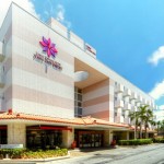 市街地の便利さとリゾートムードを両立する「スマイルホテル那覇シティリゾート」の魅力とは