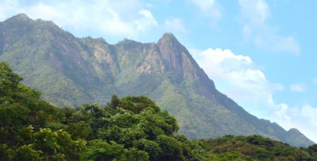 モッチョム岳全景